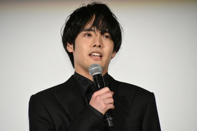 赤楚衛二＆錦戸亮、黒スーツで登場！ドラマ「Re：リベンジ-欲望の果てに-」完成披露（10枚目）