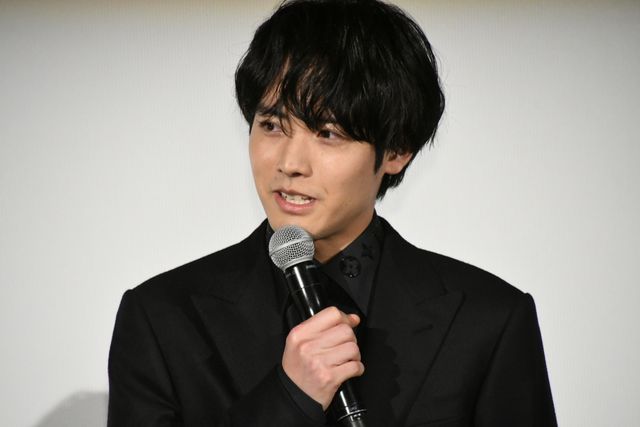 赤楚衛二＆錦戸亮、黒スーツで登場！ドラマ「Re：リベンジ-欲望の果てに-」完成披露（11枚目）