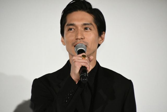 赤楚衛二＆錦戸亮、黒スーツで登場！ドラマ「Re：リベンジ-欲望の果てに-」完成披露（17枚目）