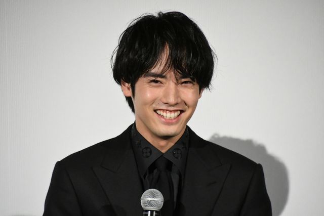 赤楚衛二＆錦戸亮、黒スーツで登場！ドラマ「Re：リベンジ-欲望の果てに-」完成披露（28枚目）