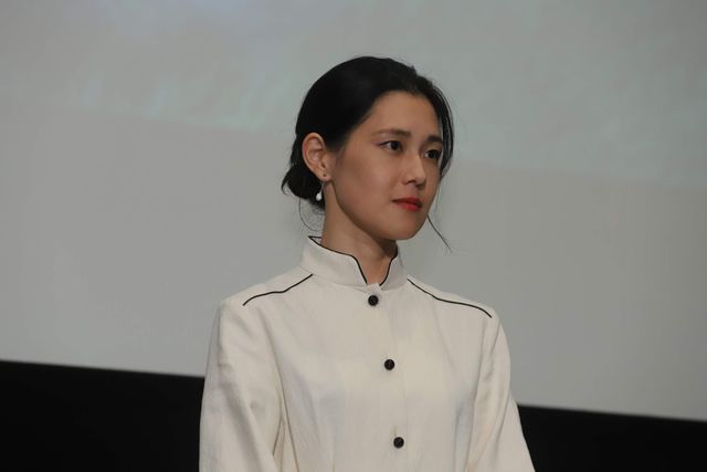 手をつなぐ横浜流星＆松岡広大『いなくなれ、群青』大ヒット御礼舞台あいさつ（3枚目）