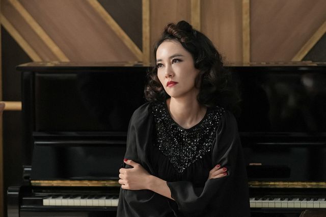 突然りつ子（菊地凛子）が…「ブギウギ」第100回の場面写真（4枚目）