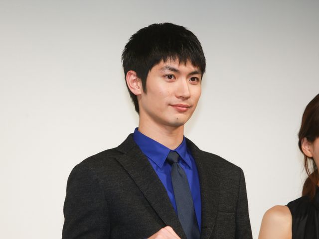 綾瀬はるか、主演ドラマ原作のブッカー賞作家カズオ・イシグロに会いにロンドンに「パッカーンと晴れた」　画像ギャラリー（11枚目）