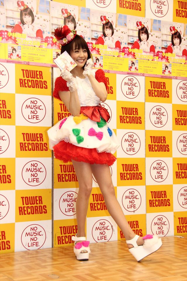 小林麻耶、ブリブリのミニスカ衣装で登場！（9枚目）