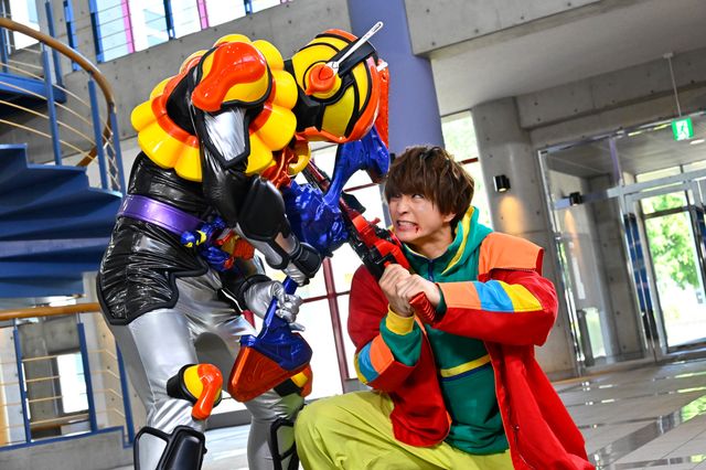 傷だらけの絆斗を救出したショウマは…「仮面ライダーガヴ」第19話場面カット（5枚目）