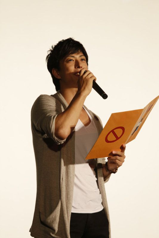 片手には「イチャパラ」が！舞台版「NARUTO」DVD発売記念イベントフォトギャラリー（7枚目）