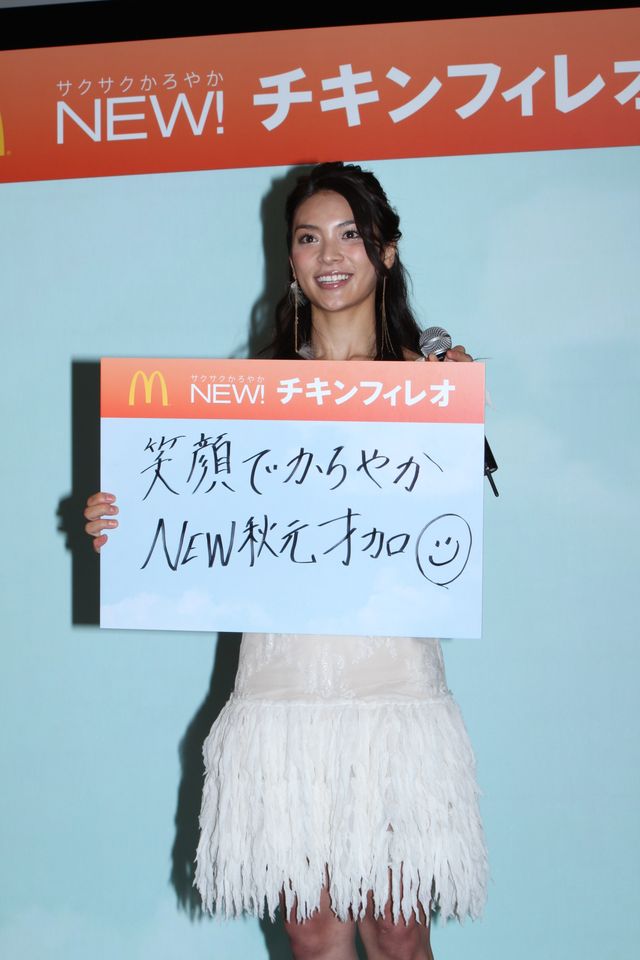 白ドレス姿…秋元才加フォトギャラリー（7枚目）