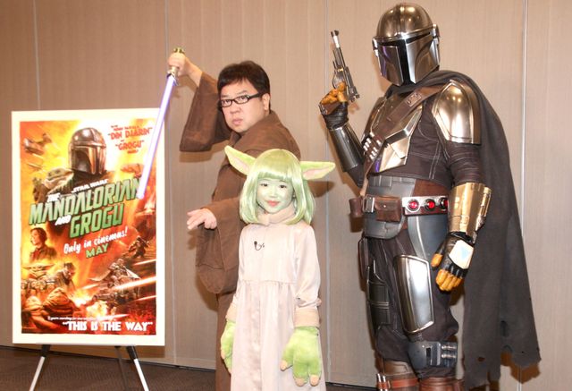 マンダロリアンと一緒に! 天野ひろゆき、グローグーコスプレの永尾柚乃