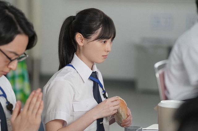 円陣を組む柏木学生たち「舞いあがれ！」第46回の場面写真（5枚目）