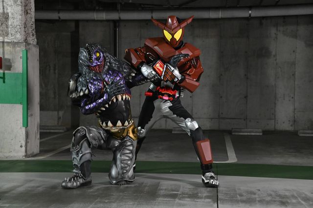 お互いの正体を知らないショウマ＆絆斗…「仮面ライダーガヴ」第7話場面カット（5枚目）
