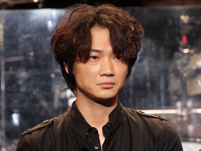 綾野剛がマンウィズ&UVERworldのライブにサプライズ登場!フォトギャラリー