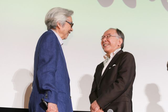 山田洋次監督もピース！『家族はつらいよ2』初日舞台あいさつ（14枚目）