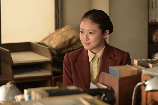 社内では猫を被っている琴子（鳴海唯）、のぶ（今田美桜）と目を合わせて…「あんぱん」第14週「幸福よ、どこにいる」第68回（2枚目）