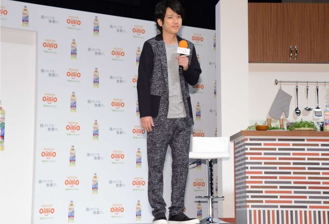 二宮和也、新CM発表会で“揚げたて”を試食（2枚目）