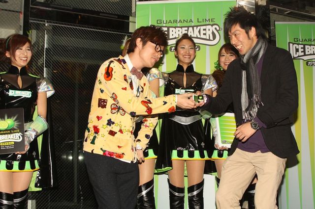 オリエンタルラジオ藤森慎吾主席！アイスブレーカーズ新フレーバー「ガラナライム」発売記念イベントフォトギャラリー（6枚目）