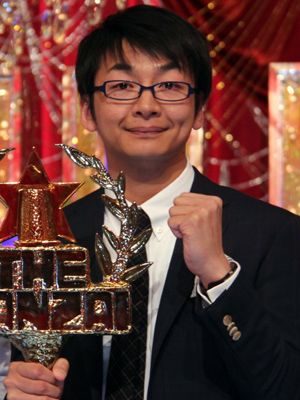 「THE MANZAI 2012」で優勝したハマカーンの神田伸一郎