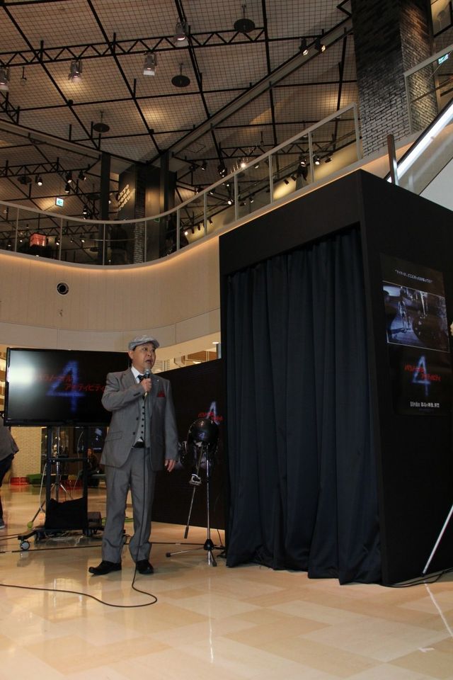 上島の目に涙が…映画『パラノーマル・アクティビティ4』イベント フォトギャラリー：フォトギャラリー