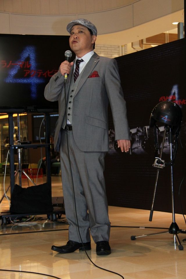 上島の目に涙が…映画『パラノーマル・アクティビティ4』イベント フォトギャラリー（2枚目）