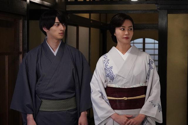 浜辺美波＆横浜流星が見つめ合う！「私たちはどうかしている」第5話場面カット（2枚目）