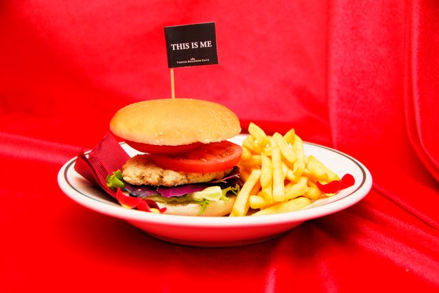 バーナムのジャケットを着て記念撮影ができる！『グレイテスト・ショーマン』コラボカフェ（5枚目）