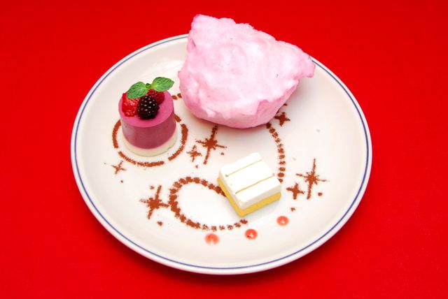 バーナムのジャケットを着て記念撮影ができる！『グレイテスト・ショーマン』コラボカフェ（6枚目）