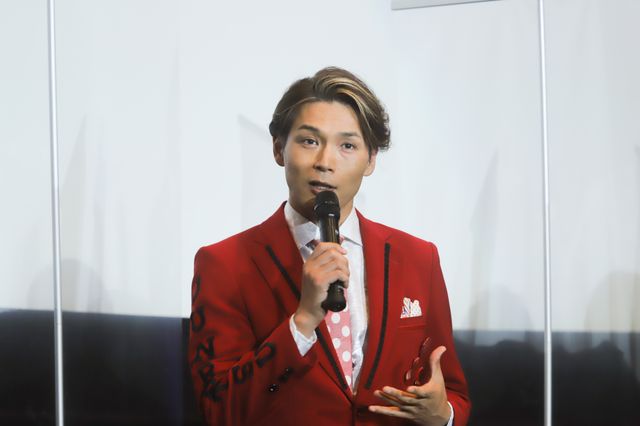 純烈が主演映画をお披露目！『スーパー戦闘　純烈ジャー』完成披露舞台あいさつ（5枚目）