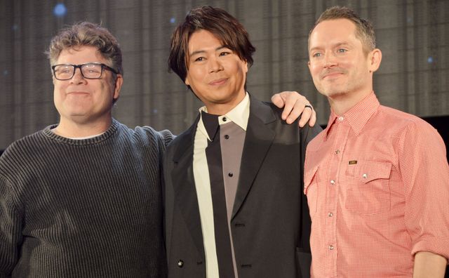 左からショーン・アスティン、浪川大輔、イライジャ・ウッド