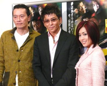 左から、遠藤憲一、哀川翔、酒井法子