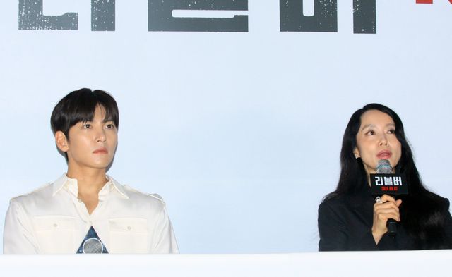 チョン・ドヨン＆チ・チャンウク『リボルバー』会見の様子（5枚目）