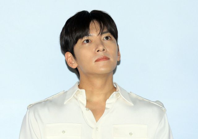 チョン・ドヨン＆チ・チャンウク『リボルバー』会見の様子（11枚目）