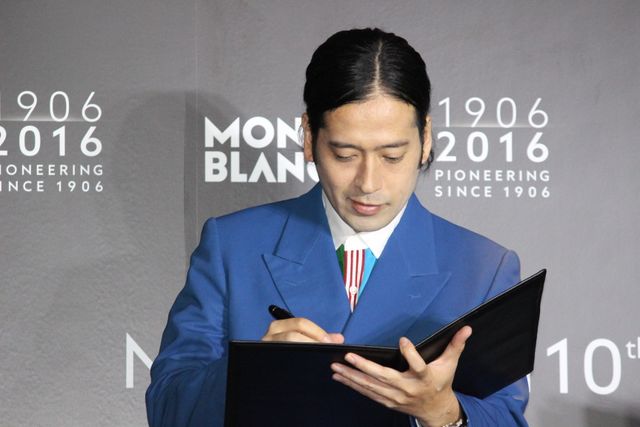 シャレオツ芥川賞作家芸人、又吉先生！「モンブラン」ブランド創立110周年セレモニー ギャラリー（7枚目）