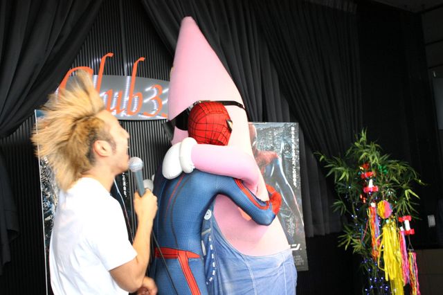 スパイダーマンとノッポン兄の熱い抱擁も！『アメイジング・スパイダーマン』の公開記念イベントフォトギャラリー：フォトギャラリー