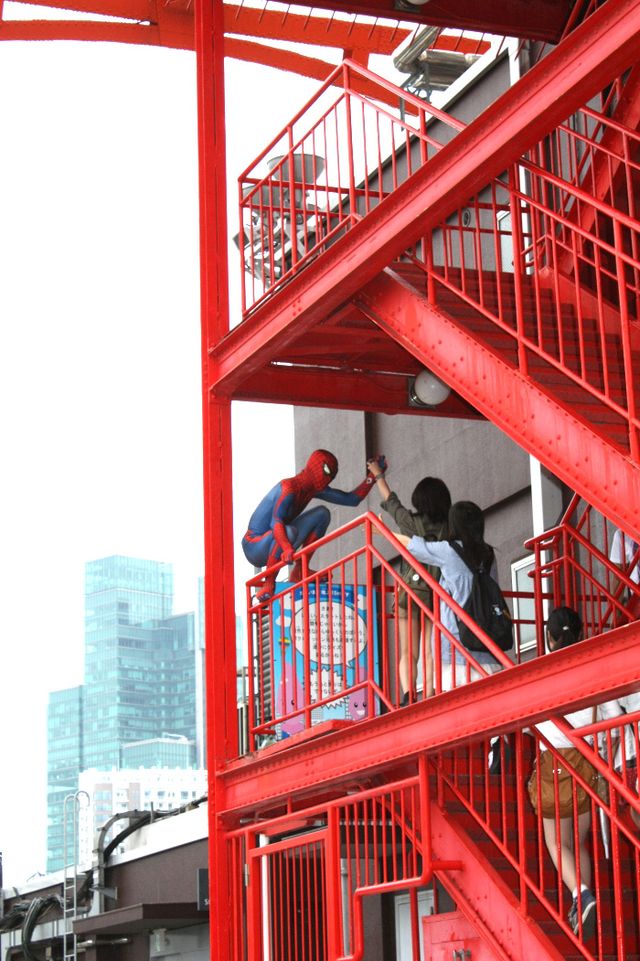 スパイダーマンとノッポン兄の熱い抱擁も！『アメイジング・スパイダーマン』の公開記念イベントフォトギャラリー（9枚目）