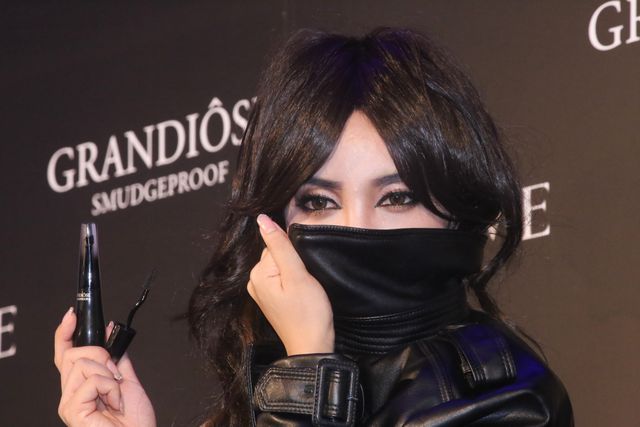 ざわちん、ペネロペ・クルスメイク！フォトギャラリー（5枚目）