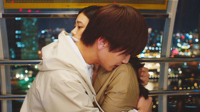 岩田剛典の切ないハグ…『パーフェクトワールド　君といる奇跡』場面写真（3枚目）