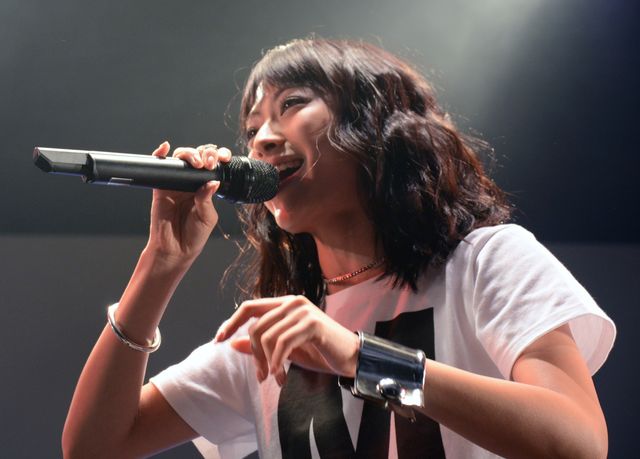 瀧本美織、初ライブで熱唱！フォトギャラリー｜シネマトゥデイ