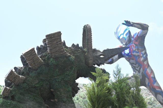 「ウルトラマンブレーザー」天弓怪獣ニジカガチ襲来、新たなストーンも！8月放送回の場面写真（3枚目）