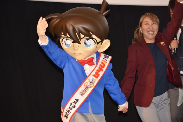 上戸彩、美声告白に「ごちそうさまです」映画『名探偵コナン　ゼロの執行人』公開記念舞台あいさつ：フォトギャラリー