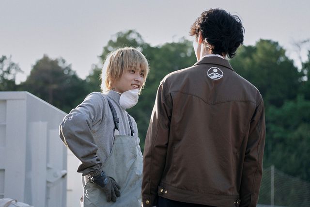 奥平大兼、先輩・横浜流星に惚れる！『ヴィレッジ』場面カット（3枚目）