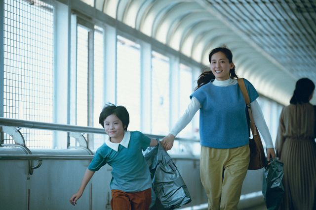 是枝裕和監督・綾瀬はるか＆大悟主演『箱の中の羊』ポスタービジュアル＆場面写真（5枚目）