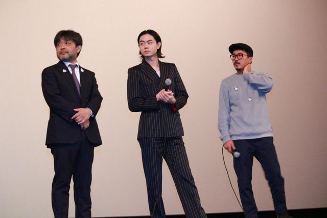 菅田将暉、シックなスーツで登場！黄色い悲鳴巻き起こる（5枚目）