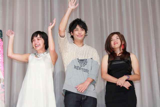 小澤亮太＆我妻三輪子、ゆうばり映画祭グランプリ作『さまよう小指』初日に晴れ晴れ　画像ギャラリー（8枚目）