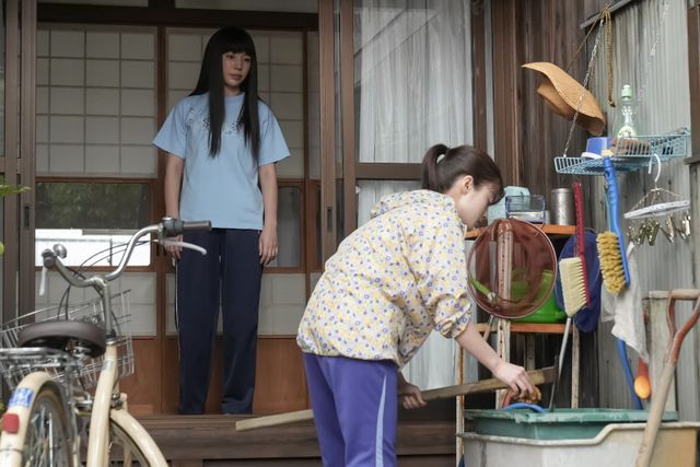 歩（仲里依紗）は結（橋本環奈）を見て…朝ドラ「おむすび」第26回（3枚目）