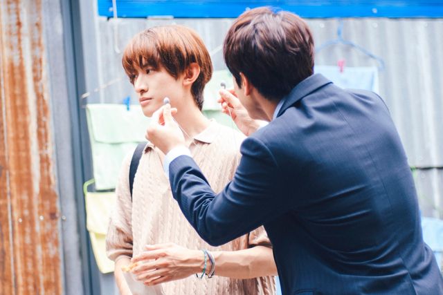 “両片想い”の二人が再会！森崎ウィン＆向井康二のラブストーリー『（LOVE SONG）』新場面写真6枚：フォトギャラリー