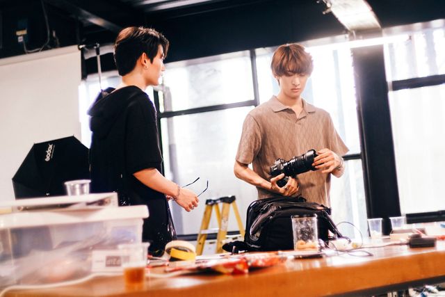 “両片想い”の二人が再会！森崎ウィン＆向井康二のラブストーリー『（LOVE SONG）』新場面写真6枚（3枚目）