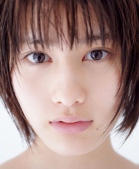 橋本愛初写真集「あいの降るほし」（3枚目）