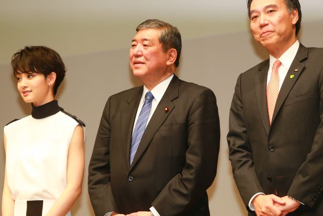剛力彩芽出演のWEBドラマに石破茂大臣から太鼓判　画像ギャラリー：フォトギャラリー
