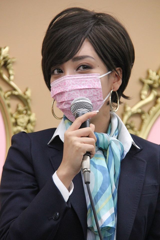 そっくり！滝川クリステルメイクのざわちん写真ギャラリー（4枚目）