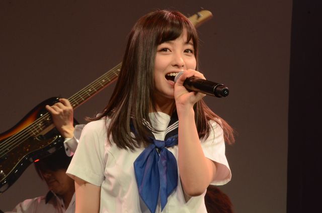 “天使すぎるアイドル”橋本環奈がソロライブ!フォトギャラリー