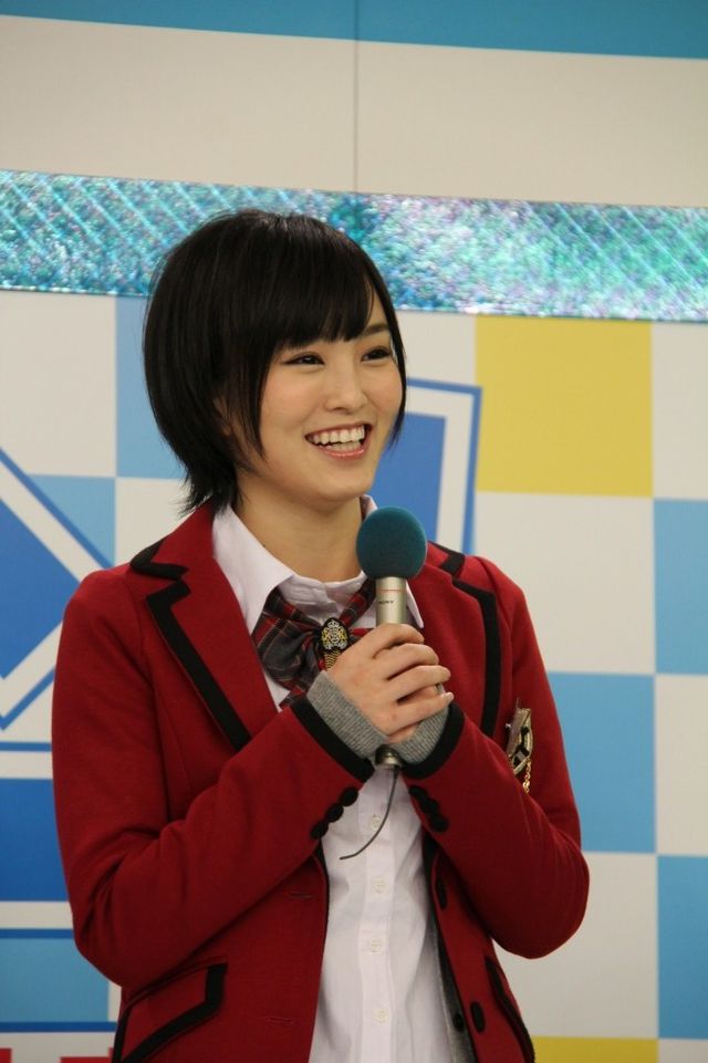 制服風の衣装でかわいい！NMB48会見フォトギャラリー：フォトギャラリー